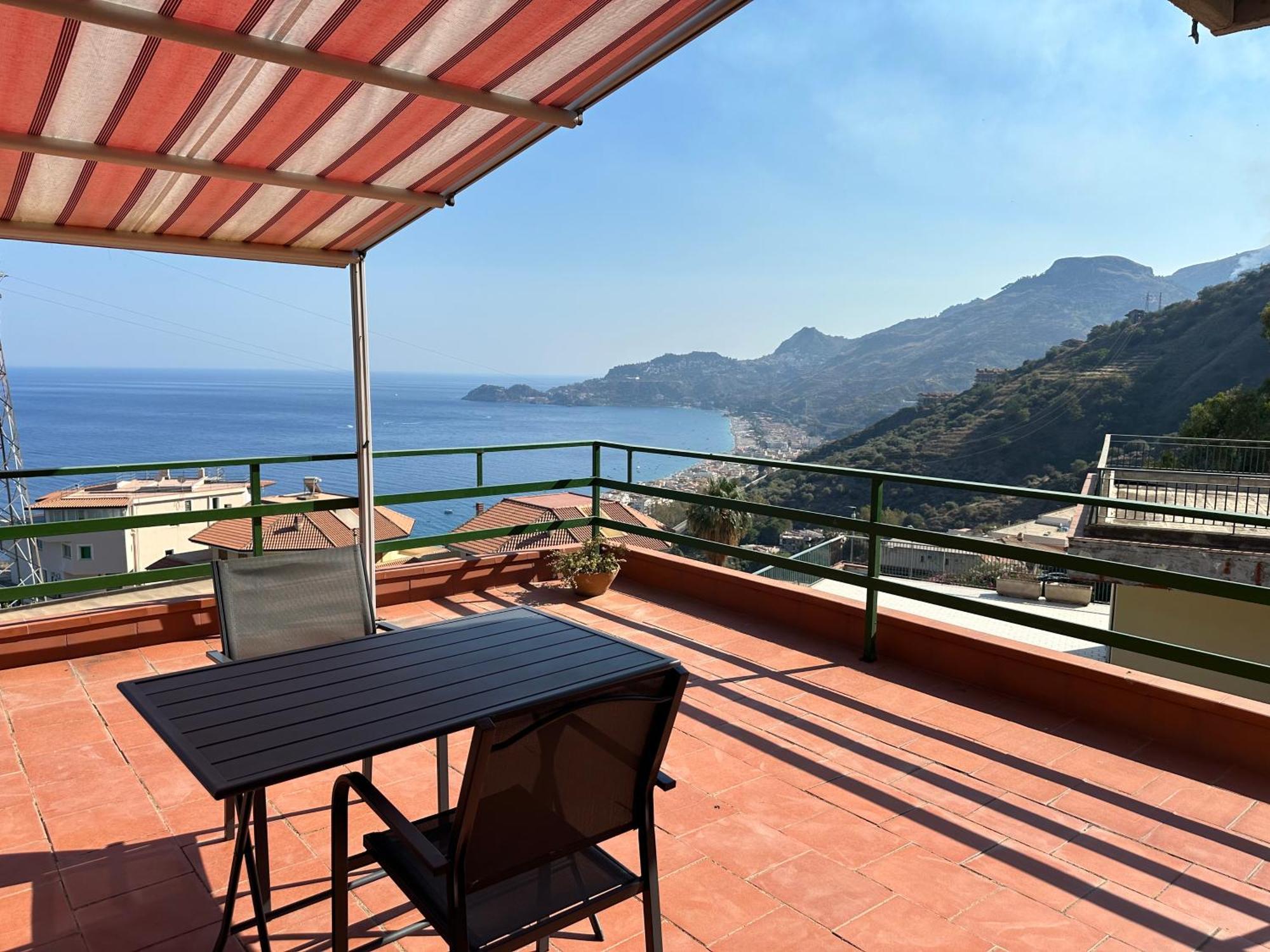 La La Land Holiday home Letojanni